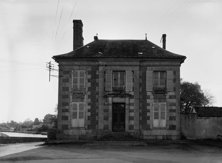 Vue de la façade principale.