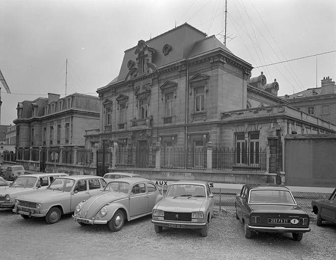 La salle du Conseil général, avant la fermeture de la rue James Demontry