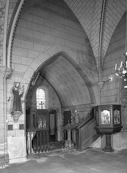 Vue d'ensemble des chapelles latérales de la travée sous clocher