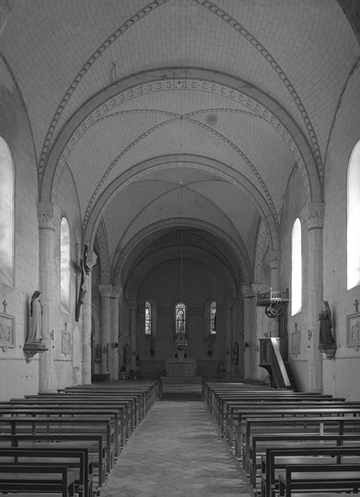 Vue d'ensemble de la nef et du choeur