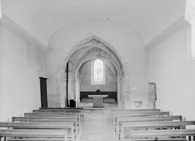 Vue d'ensemble de l'intérieur, depuis l'entrée.