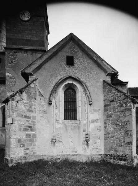 Chapelle droite, mur droit.