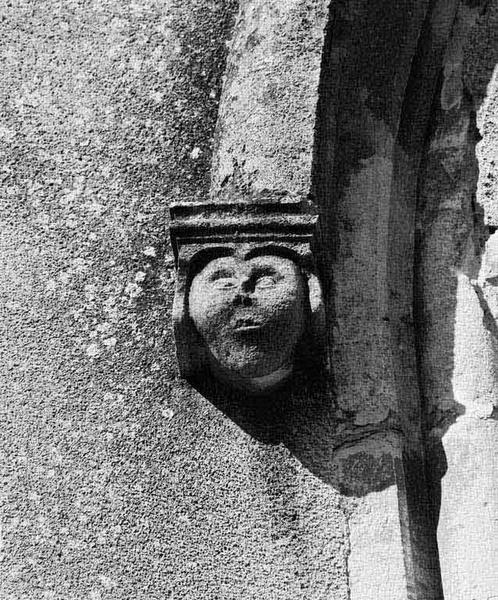 Chapelle droite, mur droit : détail de la tête supérieure gauche.