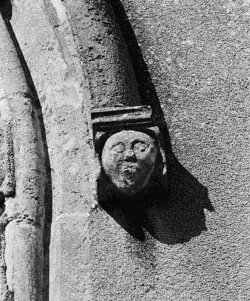 Chapelle droite, mur droit : détail de la tête supérieure droite.