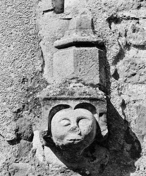 Chapelle droite, mur droit : détail de la tête inférieure gauche.