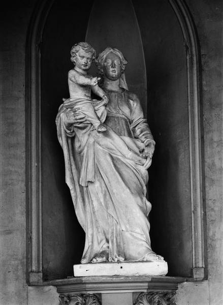 Statue (petite nature) : Vierge à l'Enfant