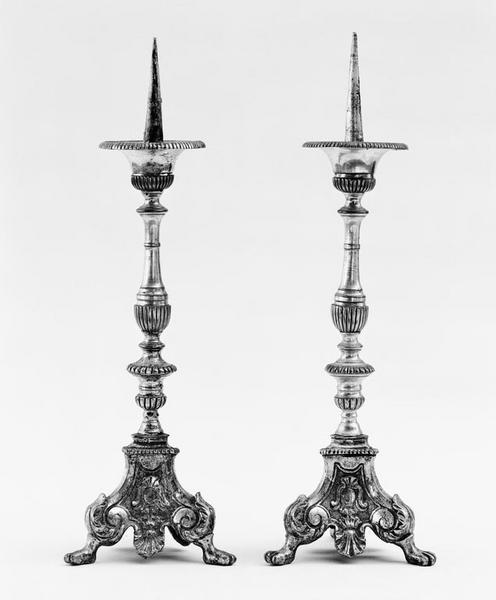 4 chandeliers d'autel (1)