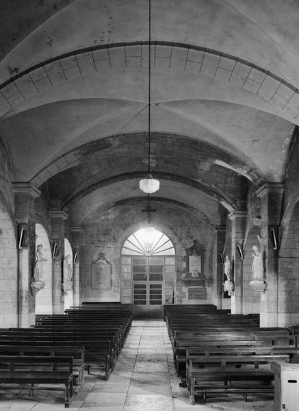 Vue de la nef depuis le choeur.