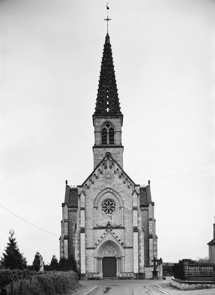 Vue d'ensemble de la façade.