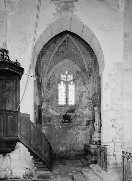 Chapelle latérale gauche, vue prise de face.