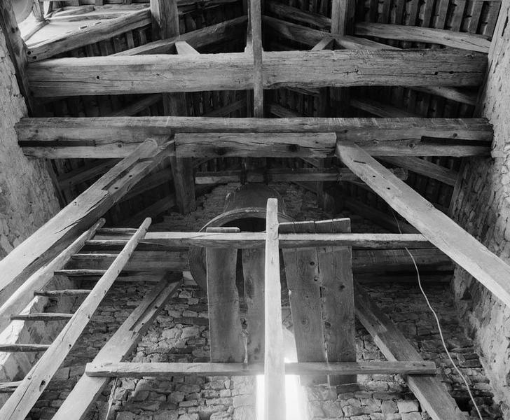 Chambre des cloches et charpente du clocher.