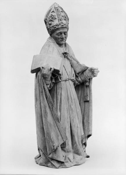 Statue : saint évêque