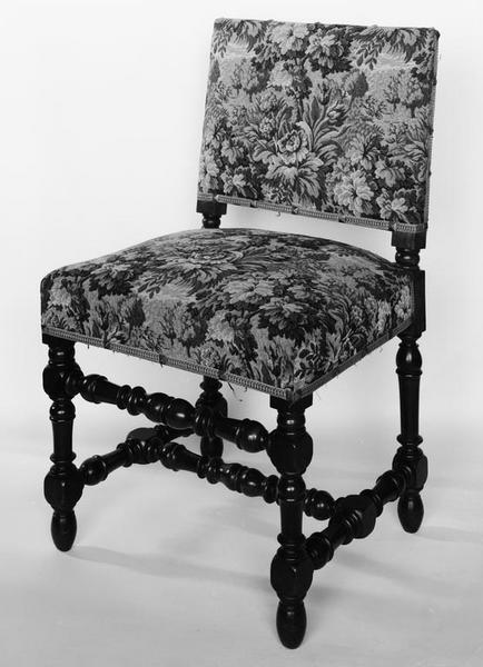 Fauteuil (2), chaise (2, série)