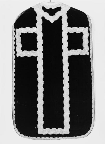 Chasuble, 2 étoles, 2 dalmatiques