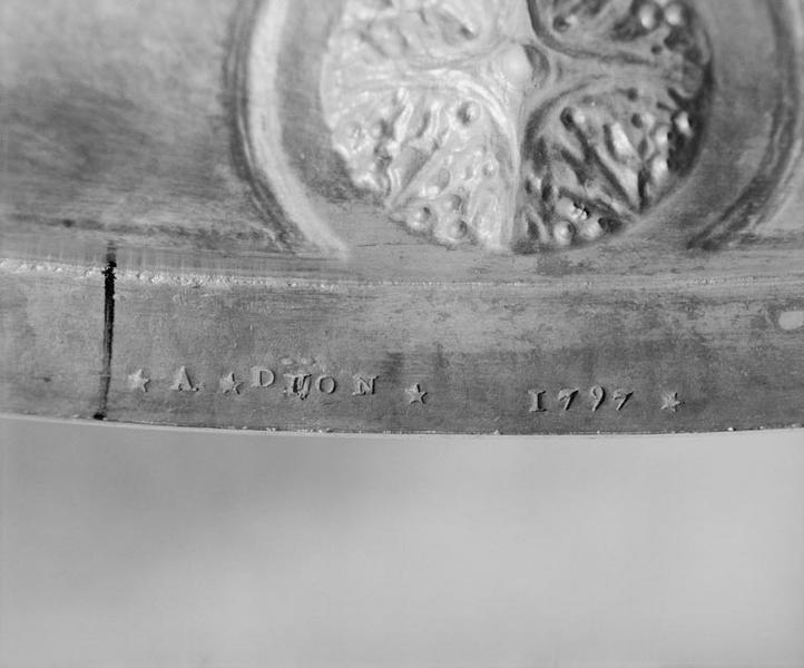 Détail : inscription du pied.