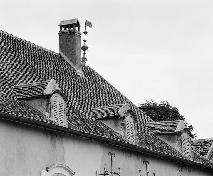 Détail des lucarnes de la façade postérieure.