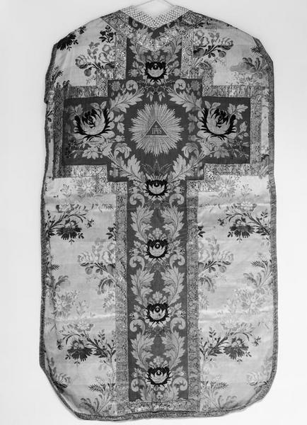 Vue de dos de la chasuble.