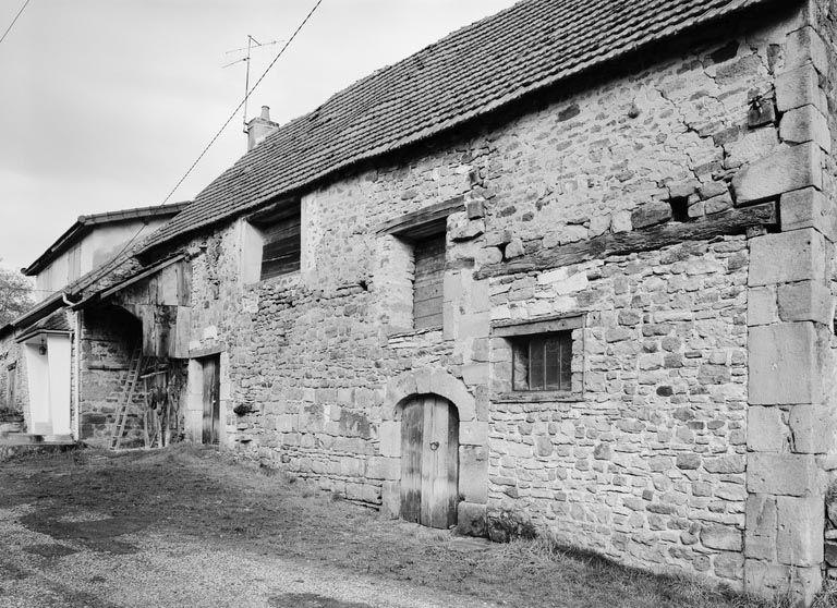 Vue d'ensemble d'une ferme (parcelle 118 sur le plan cadastral de 1959, section A1).