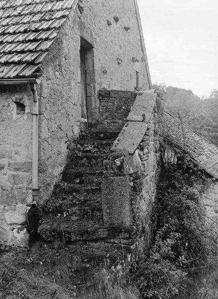 Détail de l'escalier extérieur d'une maison (parcelle 94 sur le plan cadastral de 1959, section A1).