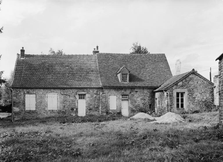 Vue d'ensemble, façade antérieure.