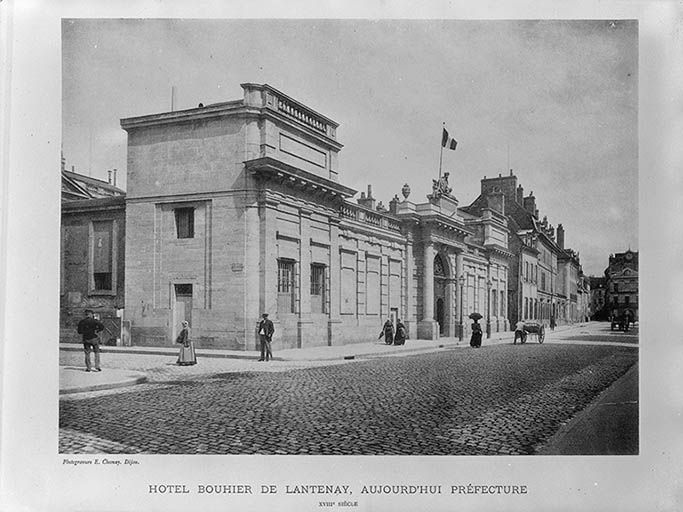 Hôtel Bouhier de Lantenay, aujourd'hui préfecture. Paru dans Chabeuf (H.), Dijon, monuments et souvenirs, 1894.