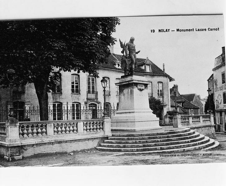 Monument Lazare Carnot.