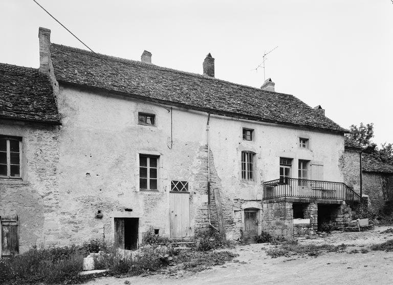 Vue d'ensemble d'une maison (parcelle 1127 a et b, section C5 du cadastre de 1953).