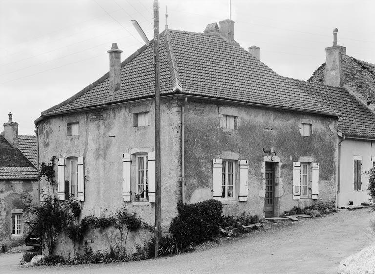 Vue d'ensemble d'une maison (parcelle 1514, section C5 sur le cadastre de 1953).