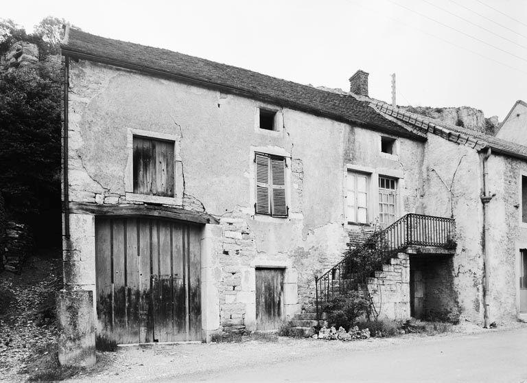 Vue d'ensemble, de trois quarts droit.