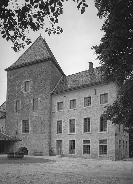 Donjon et aile droite, élévations sur cour.