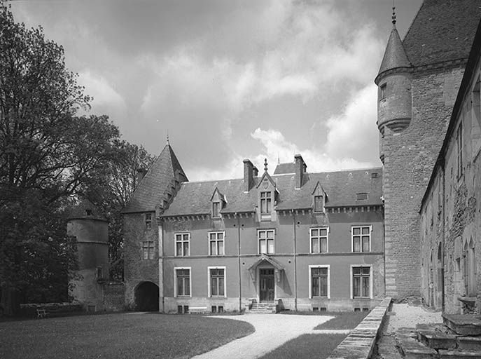 Façade antérieure du corps de logis.