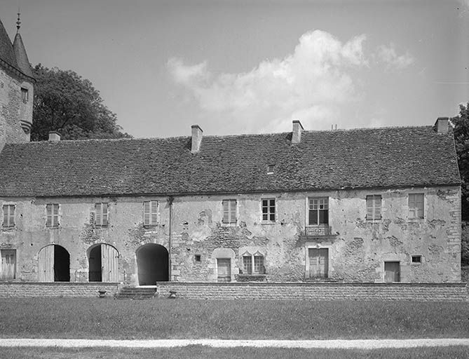 Façade antérieure de l'aile Est.