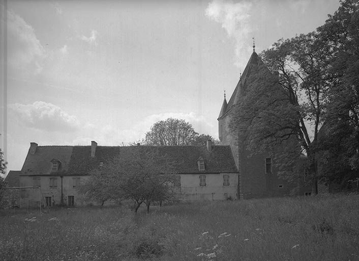 Façade postérieure de l'aile Est et donjon.