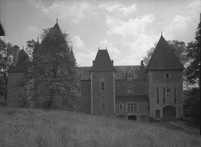 Façade antérieure du corps de logis.