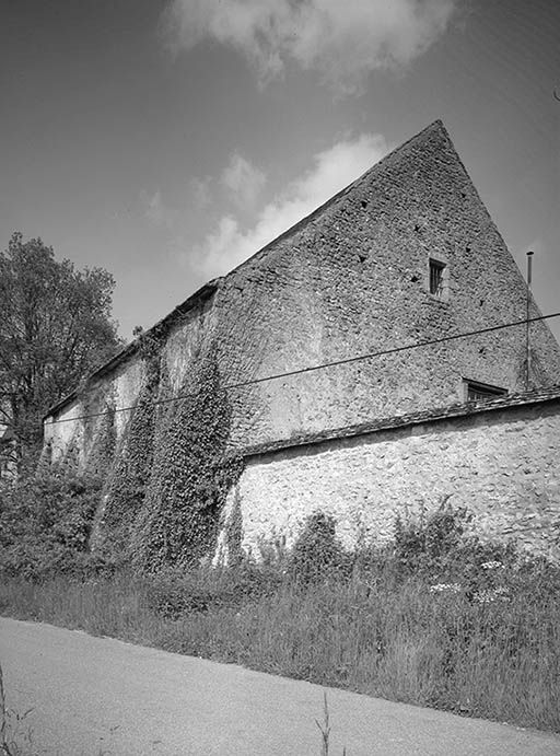 Grange : faces postérieures et droite.