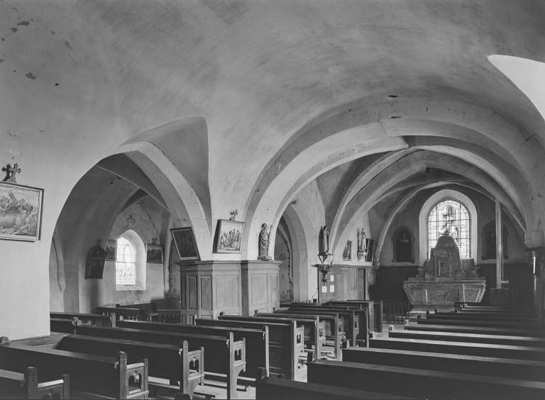 Nef, chapelle gauche et choeur.