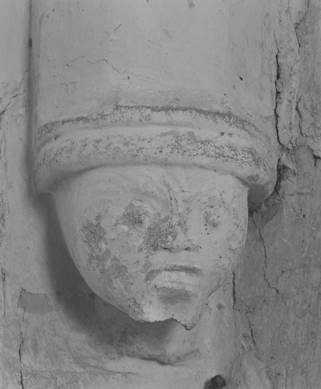 Chapelle gauche, 1ère travée : culot antérieur droit.