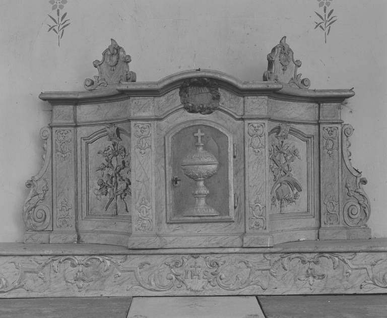 Autel et tabernacle de la chapelle nord
