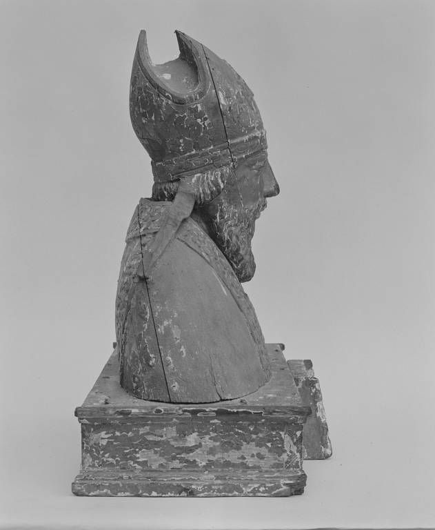 Saint évêque : profil droit.