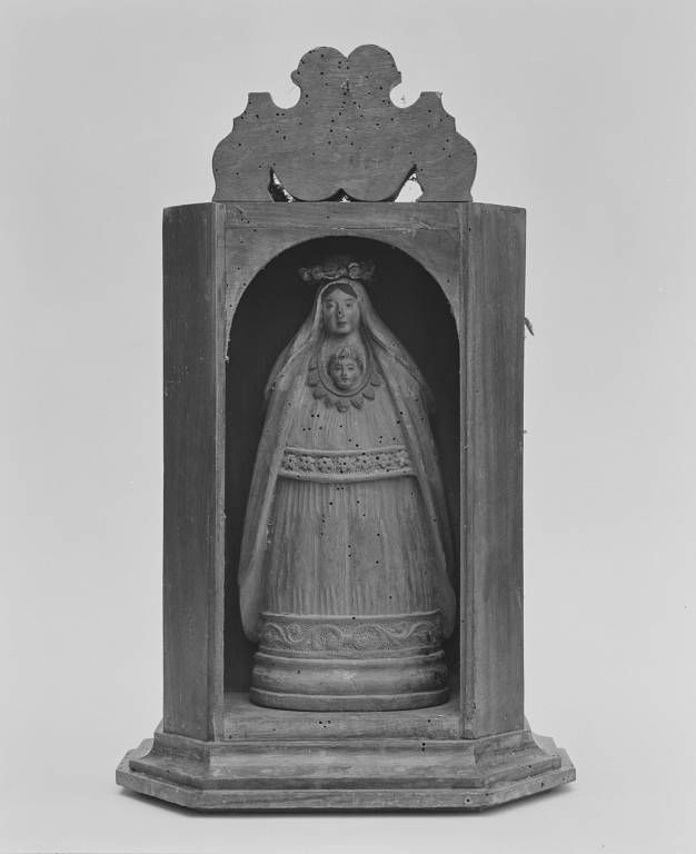 Statuette dans une niche : Vierge à l'Enfant