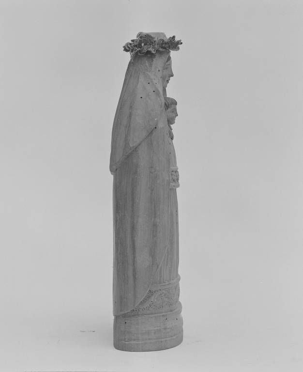 Vierge à l'Enfant : profil droit.