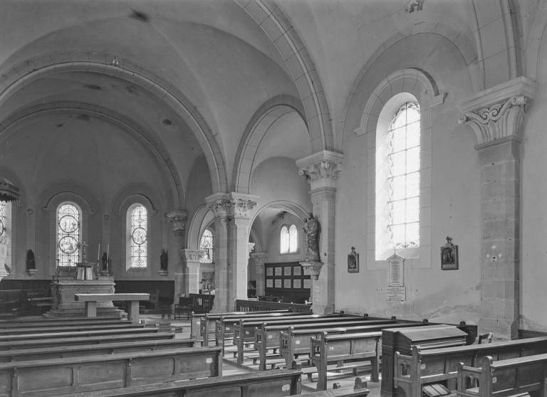 Choeur et chapelle seigneuriale, vue de trois-quarts.