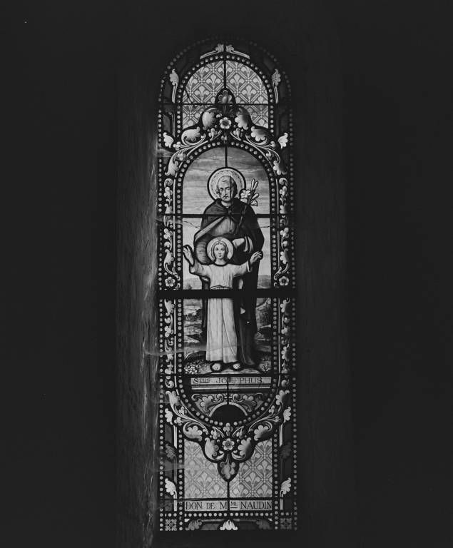 Vitrail de la chapelle droite.