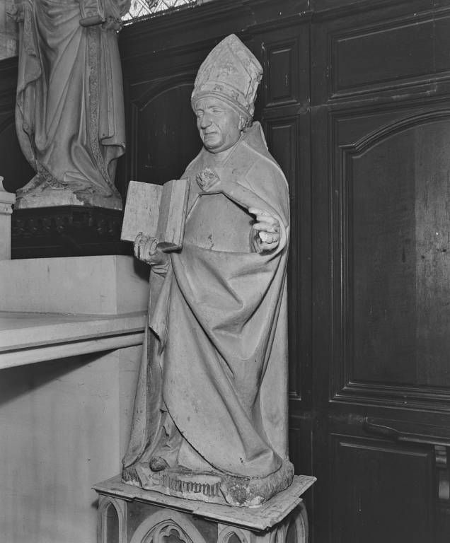 Saint Eutrope : trois-quarts gauche.