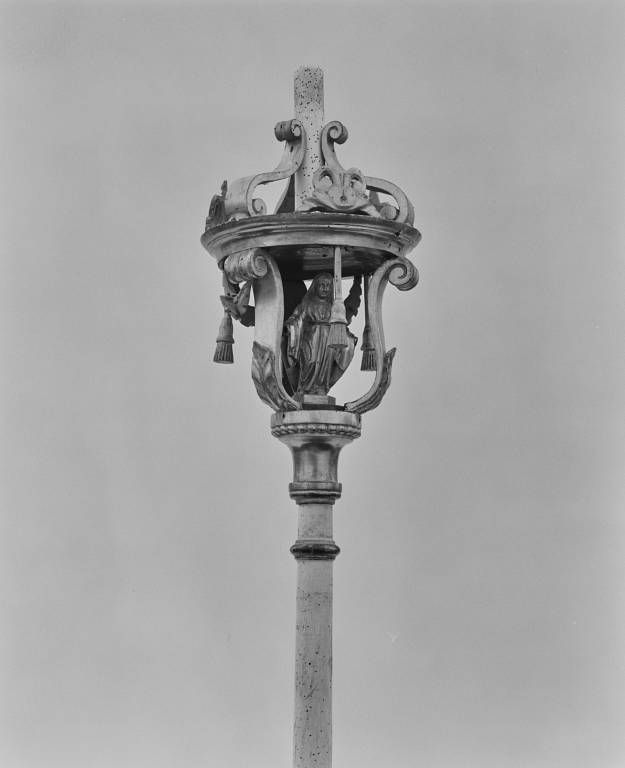 Edicule : face.