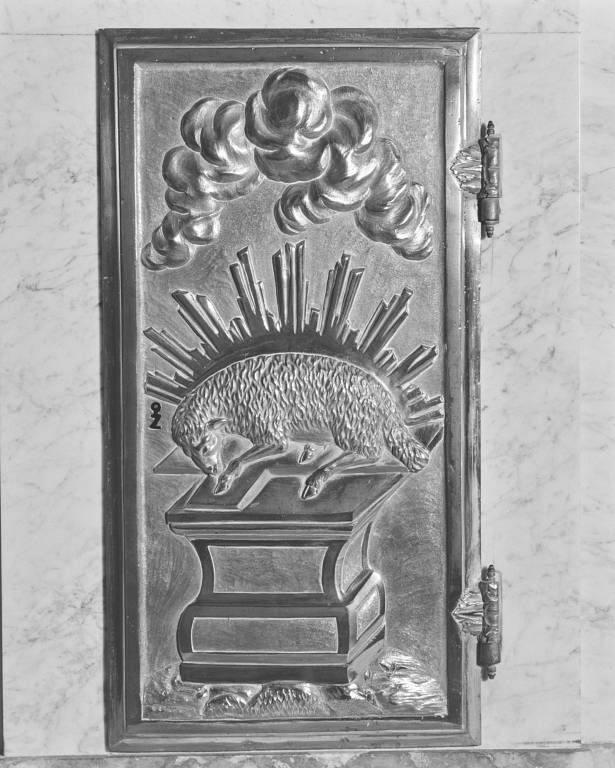 Détail : porte du tabernacle.