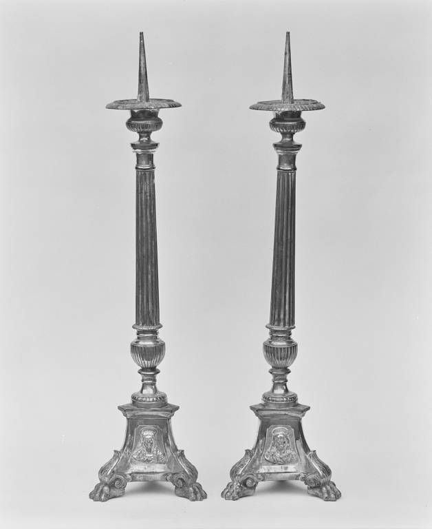 2 chandeliers.