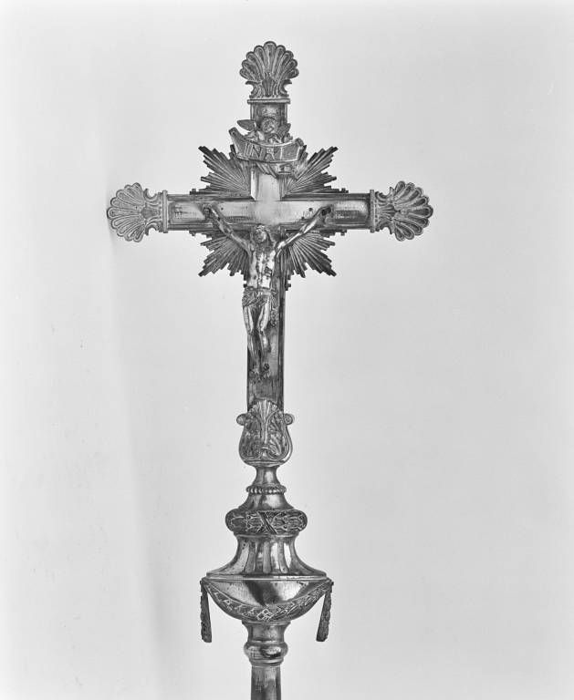 Croix de procession : vue d'ensemble.