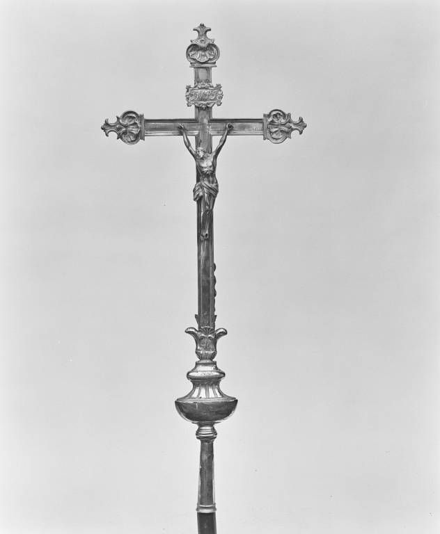Croix de procession : vue d'ensemble.