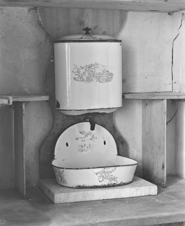 Lavabo de sacristie : vue d'ensemble.